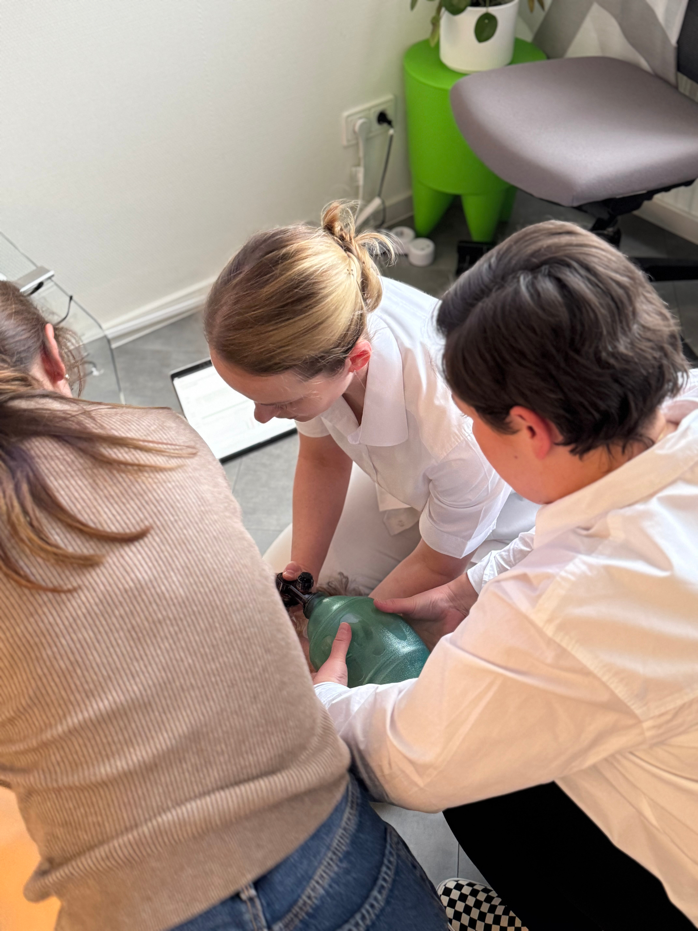 Teamübung Beatmung im Behandlungszimmer – Beutel-Masken-Beatmung