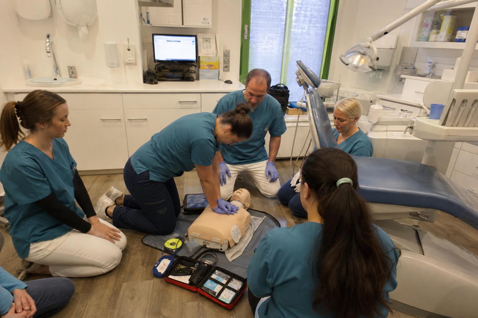 Notfalltraining für Zahnarztpraxen